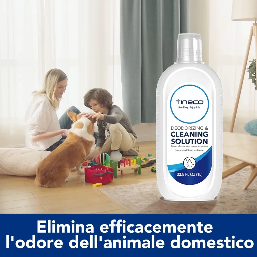 Famiglia con cane su parquet e flacone di detergente Tineco multi-superficie